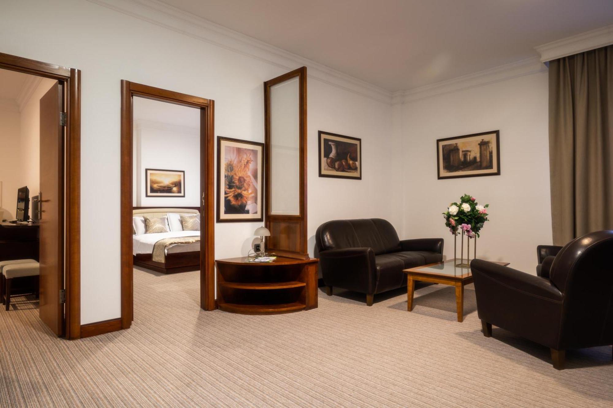 Hotel Mio City Kula Экстерьер фото